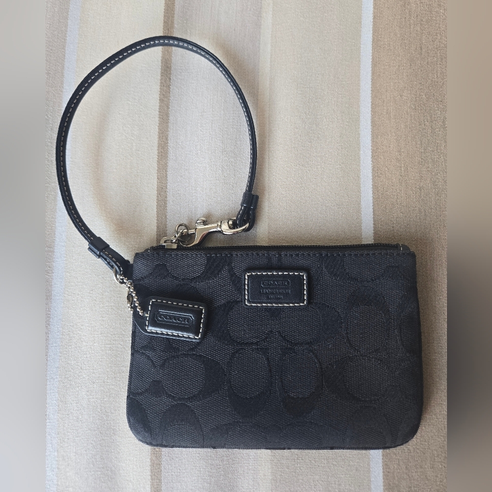 Coach Black Signature Canvas Wristlet Zip Wallet Clutch Contrast Stitching ✨️